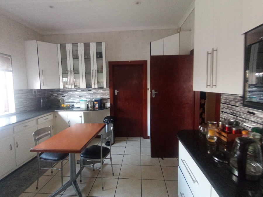 5 Bedroom Property for Sale in Baysville Eastern Cape